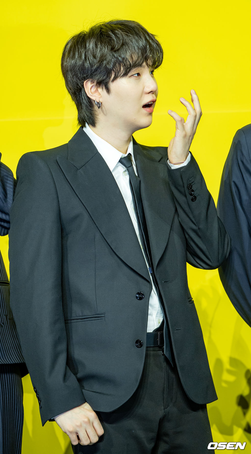 방탄소년단(BTS) 슈가가 무대 위에서 포토타임을 갖고 있다./ rumi@osen.co.kr