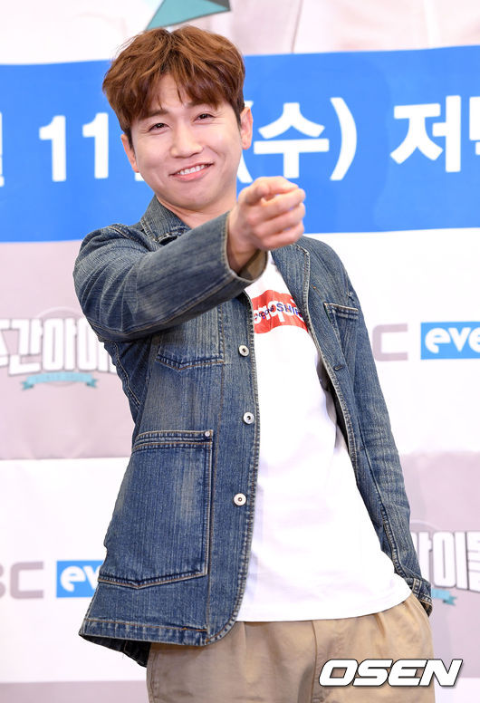 방송인 유세윤이 11일 오전 서울 상암동 스탠포드호텔에서 열린 MBC 에브리원 예능프로그램 '주간아이돌' 기자간담회에 참석해 포즈를 취하고 있다. /dreamer@osen.co.kr