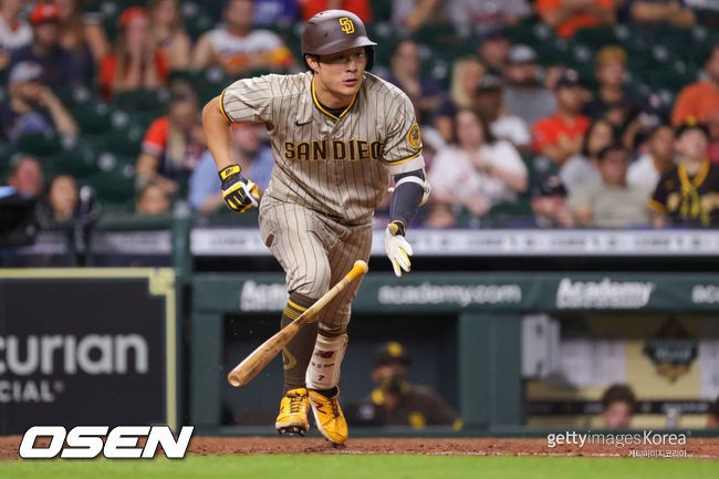 [사진] 연장 11회 결승타를 치는 김하성 2021/5/29 ⓒGettyimages(무단전재 및 재배포 금지)
