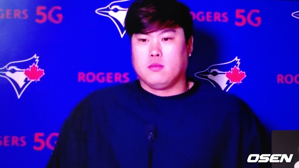 [사진] 토론토의 류현진이 29일(한국시간) 클리블랜드와의 경기를 마친 뒤 화상 인터뷰를 하고 있다. <토론토 블루제이스 구단 제공 영상 캡처>