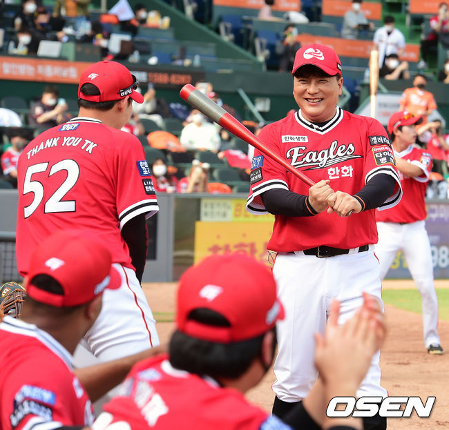 한화 김태균이 몸을 풀며 경기를 준비하고 있다. 2021.05.29 /jpnews@osen.co.kr