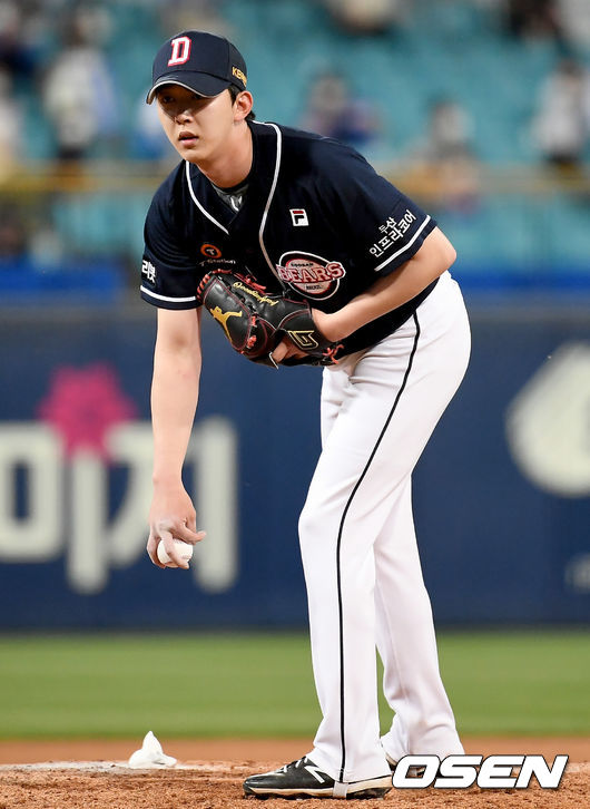 29일 오후 대구 삼성라이온즈파크에서 ‘2021 신한은행 SOL KBO리그’ 삼성 라이온즈와 두산 베어스의 경기가 열렸다.8회말 두산 박정수가 마운드에 올라 힘차게 공을 뿌리고 있다. 21.05.29 /ksl0919@osen.co.kr