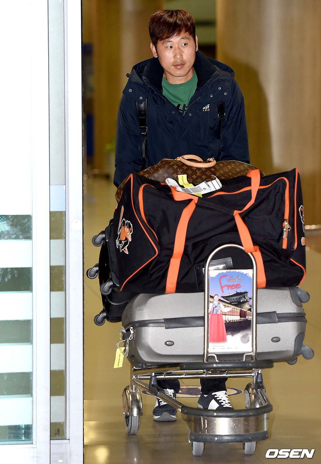 KIA 타이거즈로 복귀한 윤석민이 2015년 3월 6일 오후 인천국제공항을 통해 귀국하고 있다. 2015.03.06 /dreamer@osen.co.kr