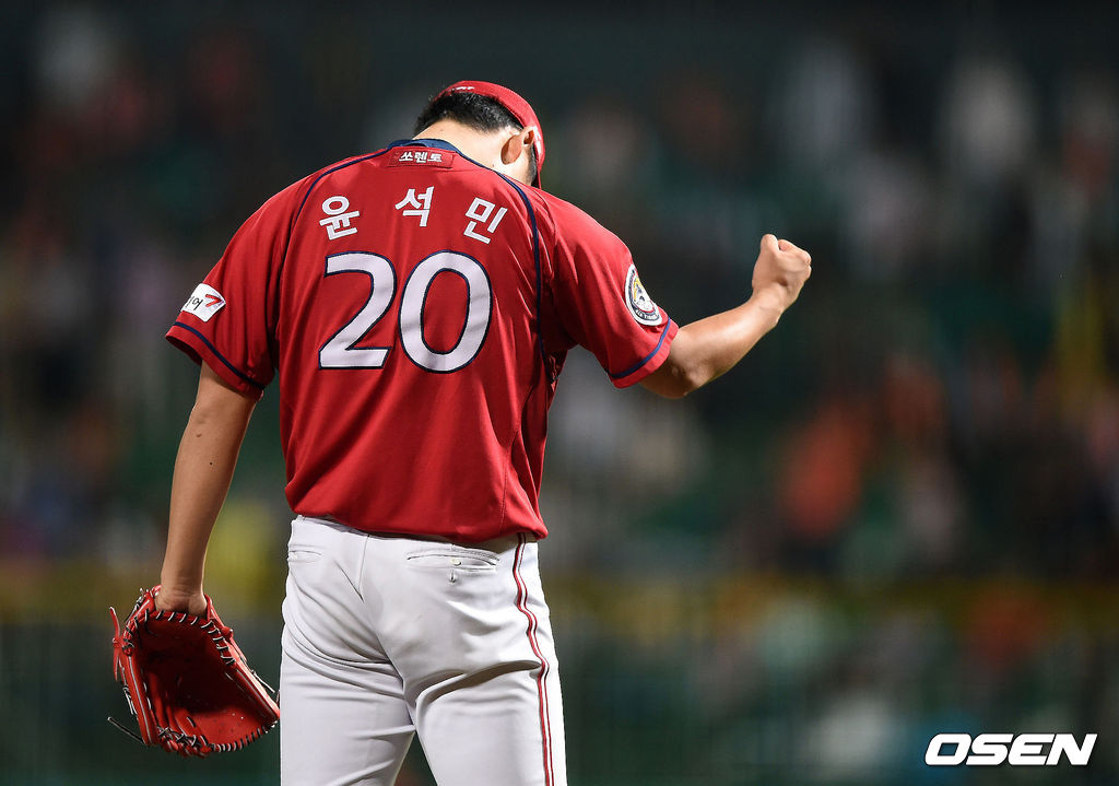 KIA 윤석민이 2015년 9월 2일 청주구장에서 열린 2015 타이어뱅크 KBO리그 한화와 경기에서 세이브를 기록하고 환호하고 있다. 2015.09.02 / jpnews@osen.co.kr