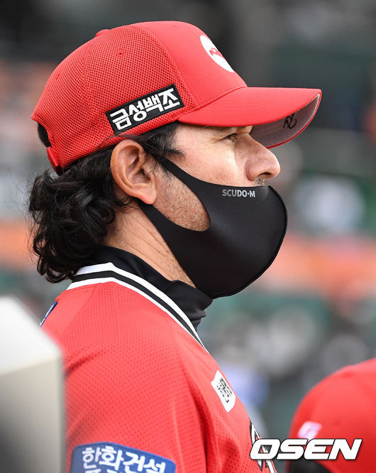3회말 한화 수베로 감독이 경기를 지켜보고 있다. 2021.05.29 /jpnews@osen.co.kr