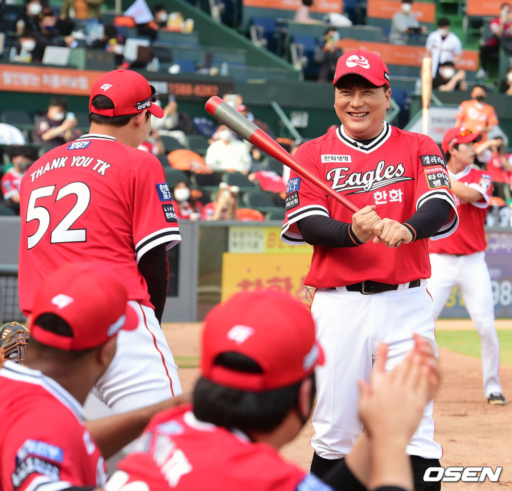 한화 김태균이 몸을 풀며 경기를 준비하고 있다. 2021.05.29 /jpnews@osen.co.kr