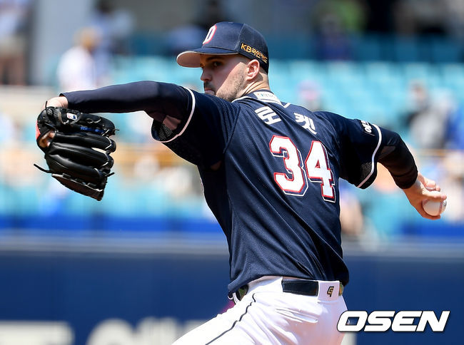 30일 오후 대구 삼성라이온즈파크에서 ‘2021 신한은행 SOL KBO리그’ 삼성 라이온즈와 두산 베어스의 경기가 열렸다. 1회말 두산 선발 로켓이 마운드에 올라 힘차게 공을 뿌리고 있다. 21.05.30 /ksl0919@osen.co.kr