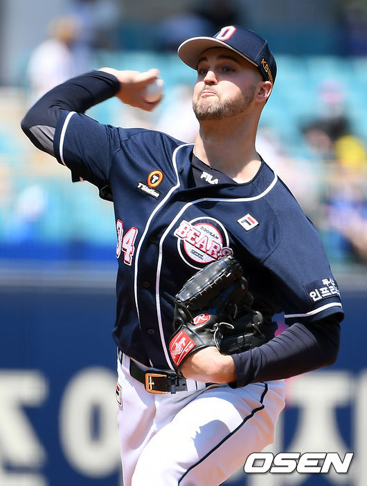 30일 오후 대구 삼성라이온즈파크에서 ‘2021 신한은행 SOL KBO리그’ 삼성 라이온즈와 두산 베어스의 경기가 열렸다. 1회말 두산 선발 로켓이 마운드에 올라 힘차게 공을 뿌리고 있다. 21.05.30 /ksl0919@osen.co.kr