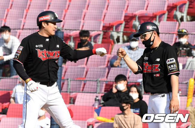 9회초 1사 3루에서 KT 유한준이 1타점 적시타를 날리고 기뻐하고 있다. 2021.05.30 /jpnews@osen.co.kr
