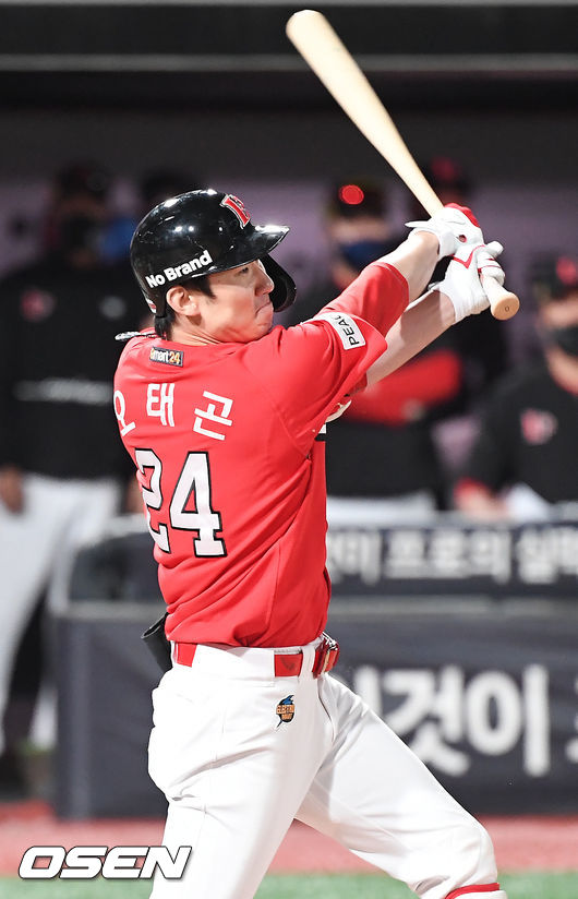 연장 12회초 무사 주자 1,2루 SSG 오태곤이 역전 1타점 적시타를 날리고 있다./ rumi@osen.co.kr