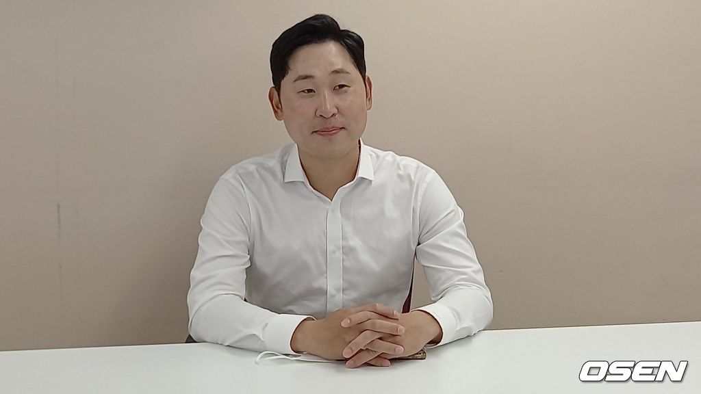 KIA 투수 출신 윤석민이 30일 은퇴식 날 인터뷰하고 있다. /sunny@osen.co.kr