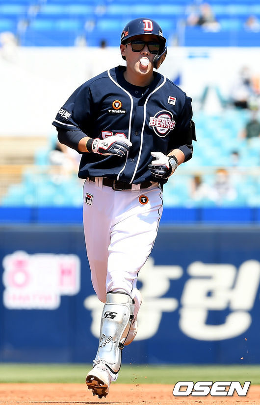 30일 오후 대구 삼성라이온즈파크에서 ‘2021 신한은행 SOL KBO리그’ 삼성 라이온즈와 두산 베어스의 경기가 열렸다. 2회초 1사 두산 양석환이 선취 솔로포를 날린 뒤 그라운드를 돌고 있다. 21.05.30 /ksl0919@osen.co.kr