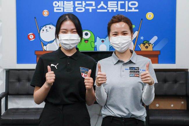 [사진]한지은(왼쪽)과 김진아 /파이브앤식스 제공