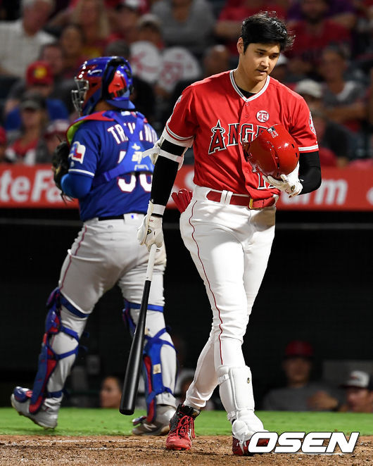 6회말 2사 주자없는 상황 에인절스 오타니가 헛스윙 삼진을 당한 뒤 더그아웃으로 향하고 있다. /dreamer@osen.co.kr