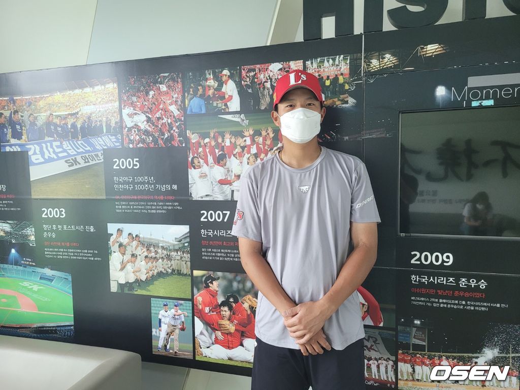 SSG 신인 포수 조형우가 인터뷰하고 있다. /knightjisu@osen.co.kr