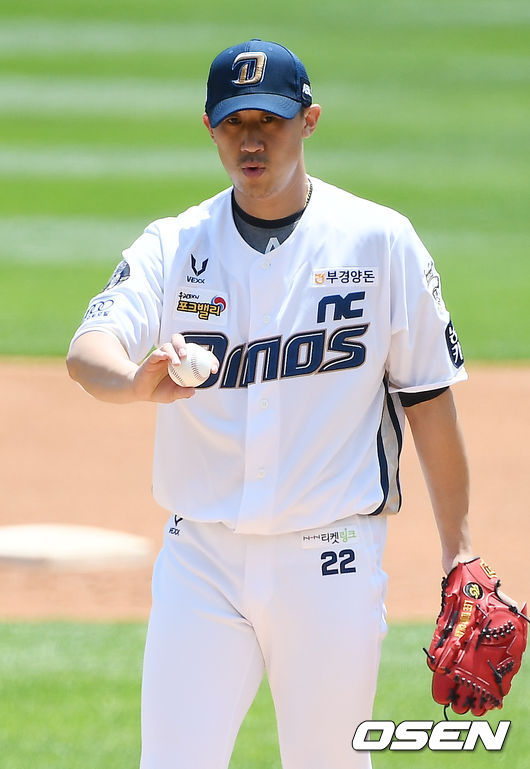 백팀 선발 이용찬이 마운드 위에서 경기를 준비하고 있다. 2021.06.01 /rumi@osen.co.kr