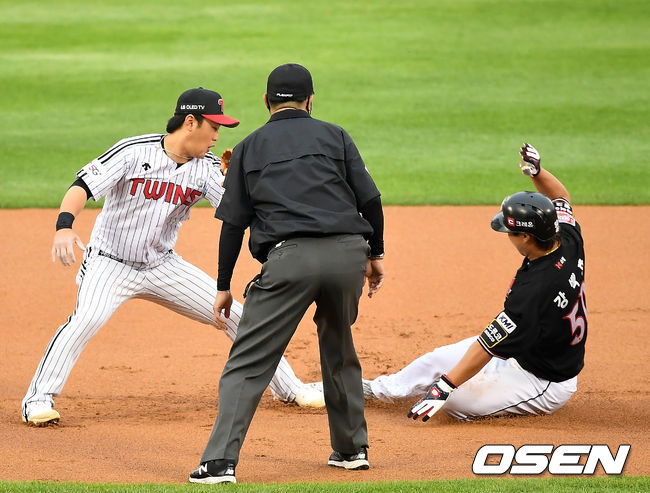 1회초 2사 1루 KT 강백호가 투수 견제구에 걸렸지만 2루 도루를 성공하고 있다. 2021.06.01/youngrae@osen.co.kr