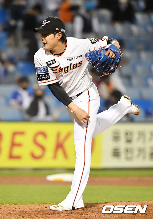 한화 윤대경이 역투하고 있다. /youngrae@osen.co.kr