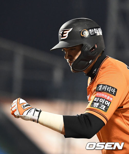 28일 오후 대전 한화생명이글스파크에서 ‘2021 신한은행 SOL KBO리그’ 한화 이글스와 SSG 랜더스의 경기가 열렸다.6회말 1사 2루에서 한화 힐리가 내야안타를 날리고 기뻐하고 있다. 2021.05.28 /jpnews@osen.co.kr