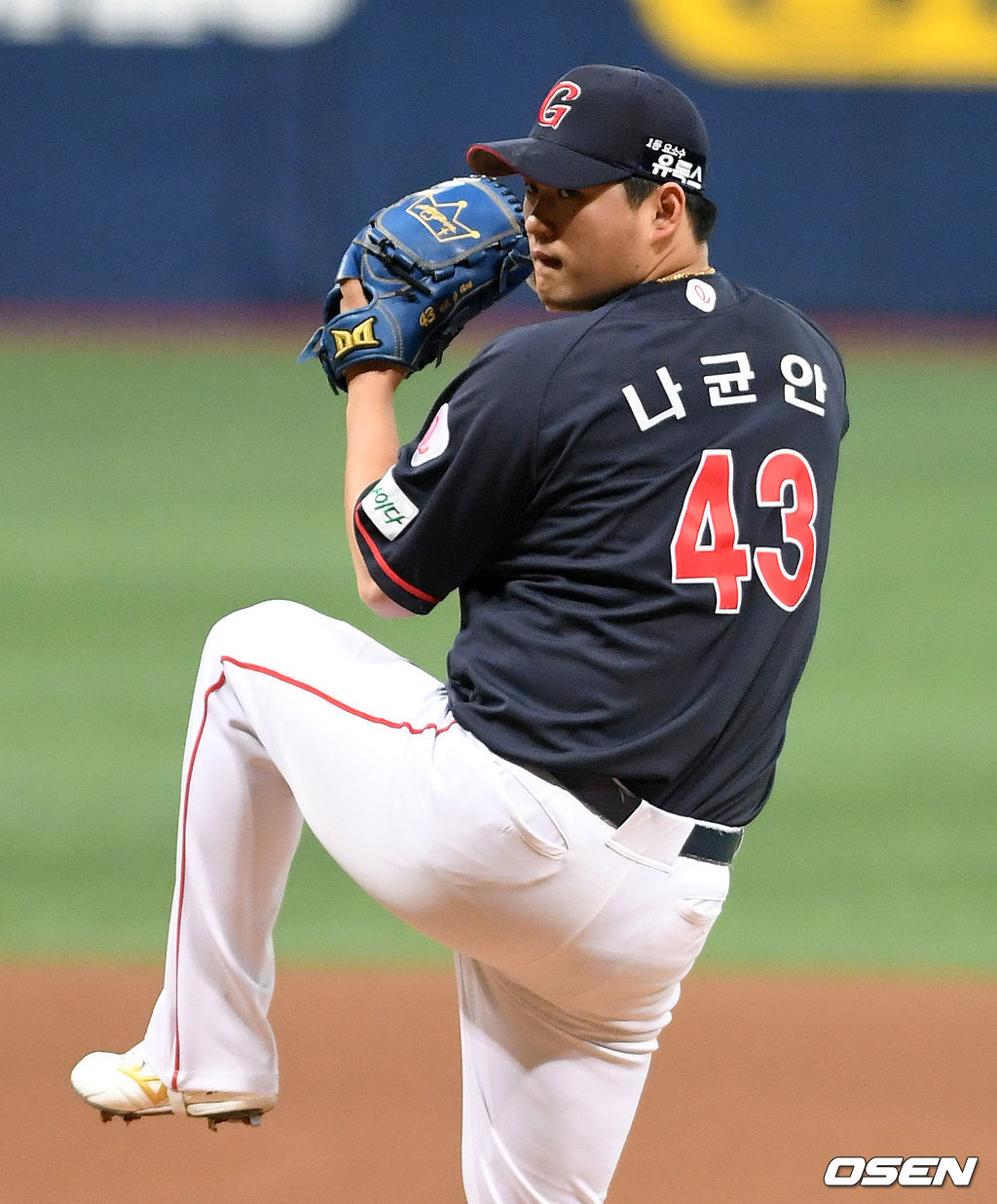 1일 서울 고척스카이돔에서 열린 ’2021 신한은행 SOL KBO 리그' 키움 히어로즈와 롯데 자이언츠의 경기, 1회말 무사에서 롯데 선발투수 나균안이 역투하고 있다. 2021.06.01. /sunday@osen.co.kr