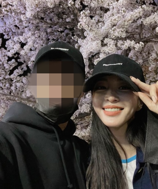 [사진=한예슬 SNS] 배우 한예슬이 일반인 남성과 열애 사실을 공개하며 연인의 과거 행적에 대한 의혹을 부인했다. 사진은 한예슬이 공개한 연인과의 모습이다.