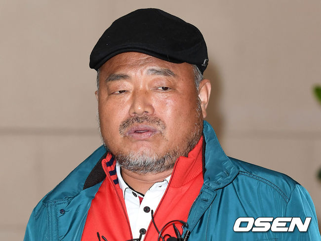 가수 김흥국이 인터뷰를 하고 있다./sunday@osen.co.kr