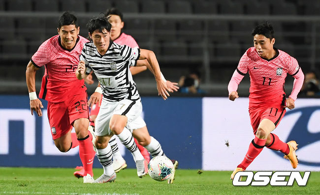 파울루 벤투호와 김학범호의 스페셜 매치에서 엄원상(가운데 흰색 유니폼)과 이동준(오른쪽 붉은색 유니폼)./soul1014@osen.co.kr