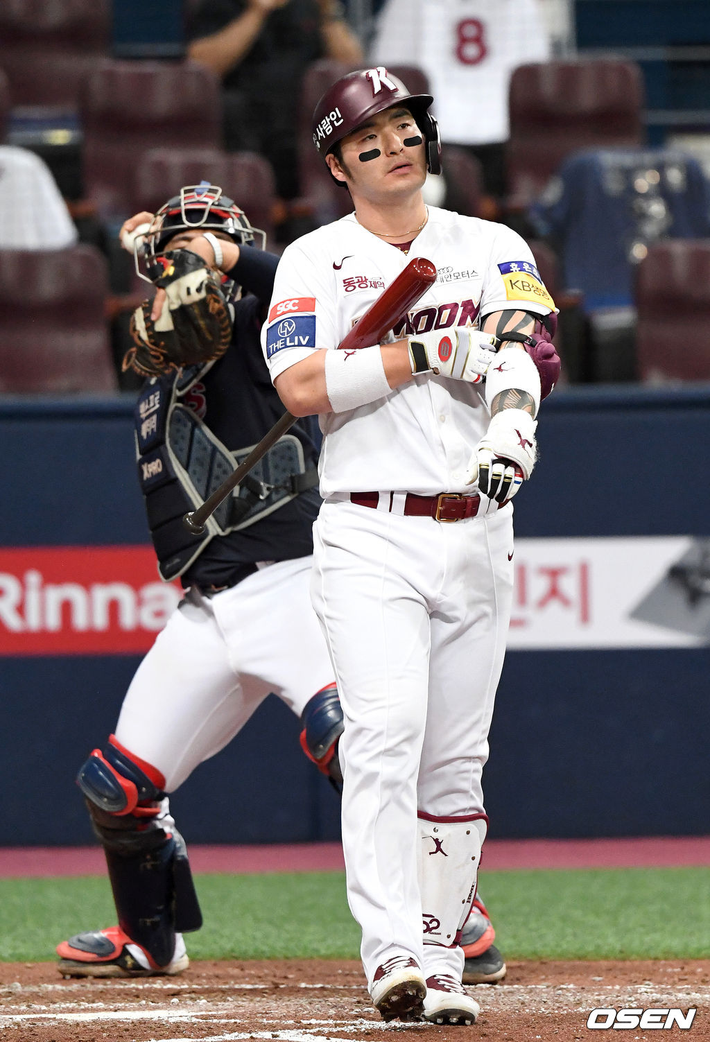 2일 오후 서울 고척스카이돔에서 ’2021 신한은행 SOL KBO 리그' 키움 히어로즈와 롯데 자이언츠의 경기가 열렸다.2회말 2사 1,2루에서 키움 박병호가 삼진으로 물러나며 아쉬워하고 있다. 2021.06.02 /sunday@osen.co.kr