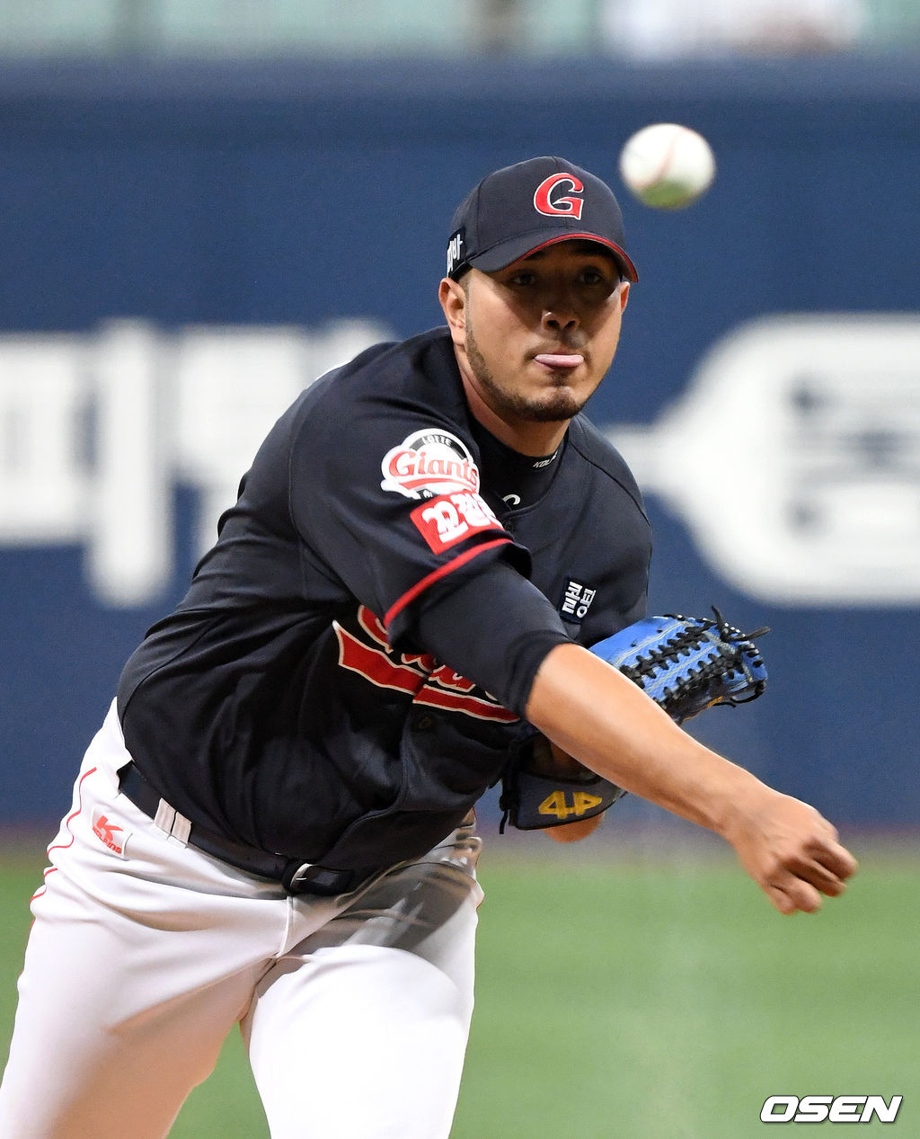 2일 오후 서울 고척스카이돔에서 ’2021 신한은행 SOL KBO 리그' 키움 히어로즈와 롯데 자이언츠의 경기가 열렸다.1회말 무사에서 롯데 선발투수 프랑코가 역투하고 있다. 2021.06.02 /sunday@osen.co.kr