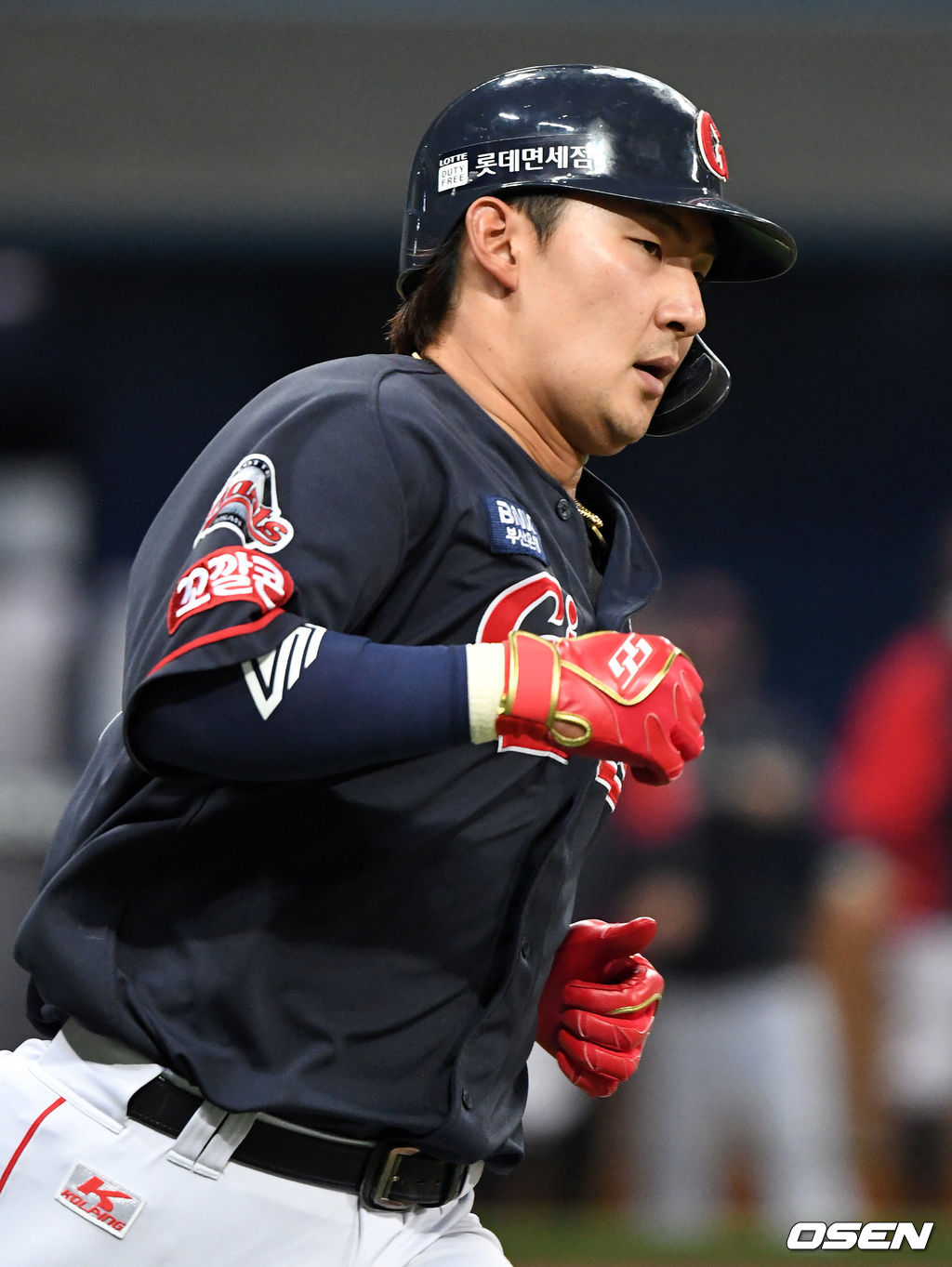 2일 오후 서울 고척스카이돔에서 ’2021 신한은행 SOL KBO 리그' 키움 히어로즈와 롯데 자이언츠의 경기가 열렸다.4회초 2사 2루에서 롯데 김민수가 좌월 투런 홈런을 치고 그라운드를 돌고 있다. 2021.06.02 /sunday@osen.co.kr