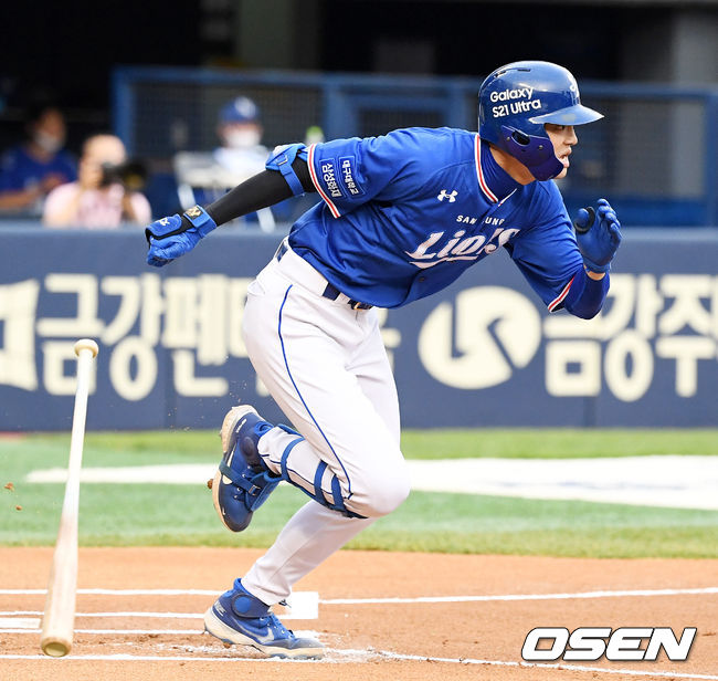 1회초 무사 2루에서 삼성 구자욱이 내야안타를 날리고 전력질주하고 있다. /jpnews@osen.co.kr