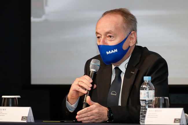 임기를 끝내고 떠나는 막스 버거 만트럭버스코리아 사장. 