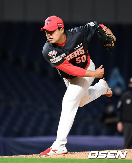 7회말 1사 1,2루에서 KIA 장현식이 역투하고 있다. /sunday@osen.co.kr