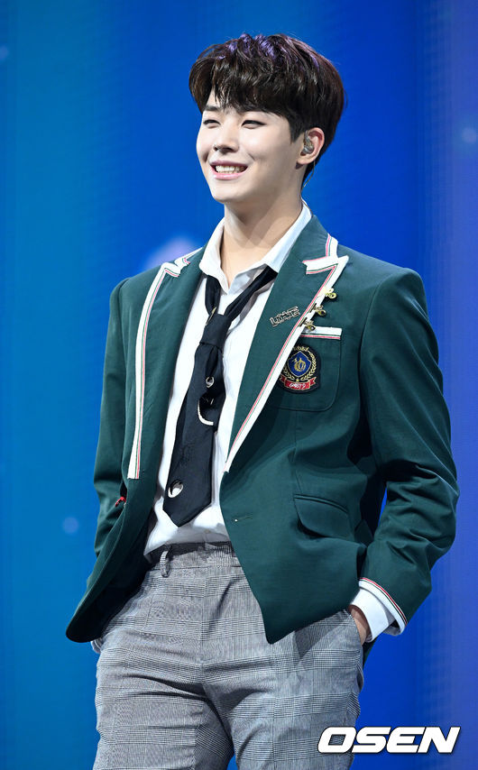 고스트나인 손준형이 포토타임을 하고 있다. 2021.06.03 / dreamer@osen.co.kr