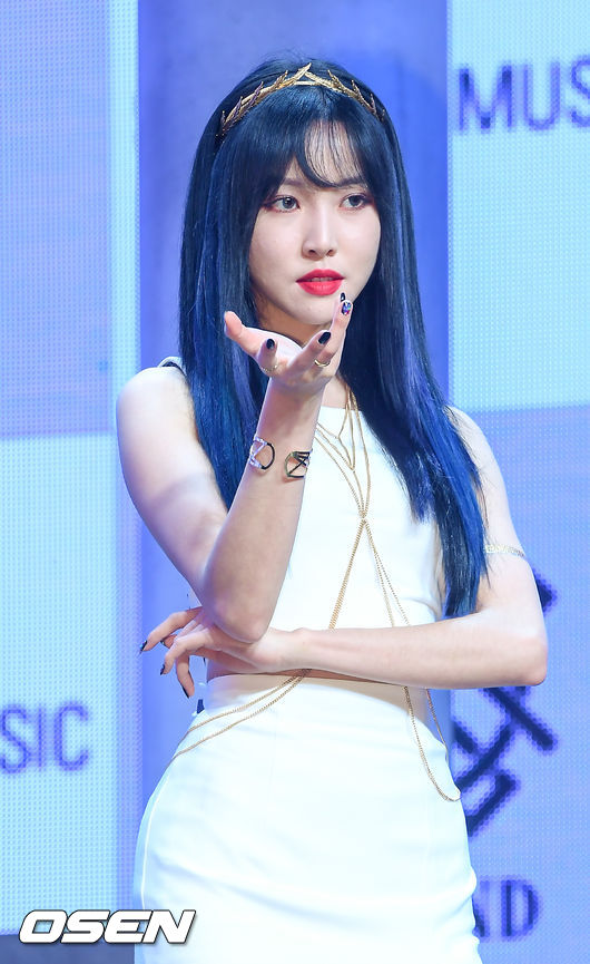 여자친구 유주가 포즈를 취하고 있다. / soul1014@osen.co.kr