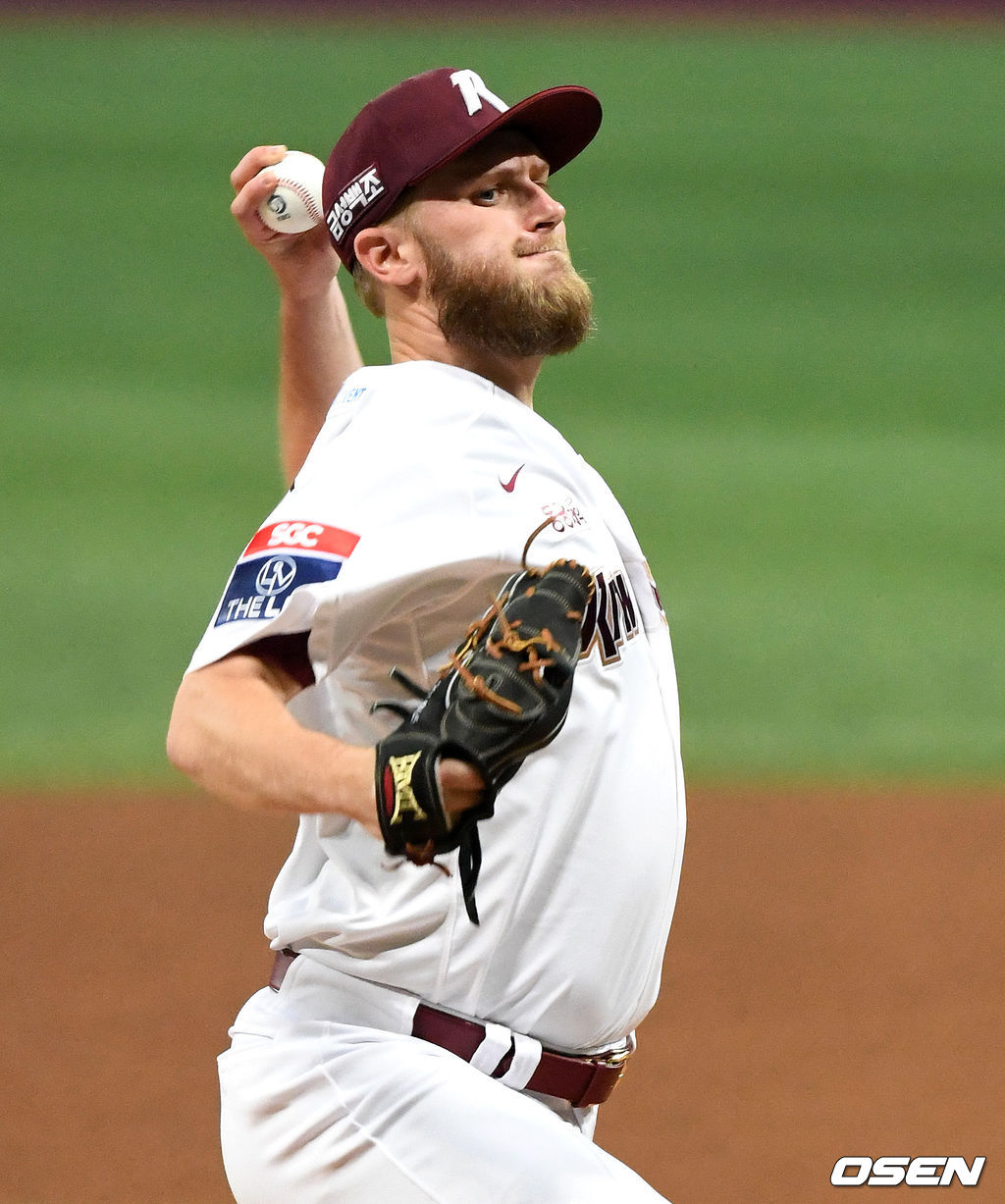 1회초 무사에서 키움 선발투수 요키시가 역투하고 있다. 2021.06.03 /sunday@osen.co.kr