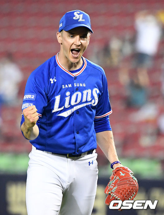 6회말 2사 1,2루에서 삼성 뷰캐넌이 LG 유강남을 우익수 플라이로 처리하며 포효하고 있다.  /jpnews@osen.co.kr