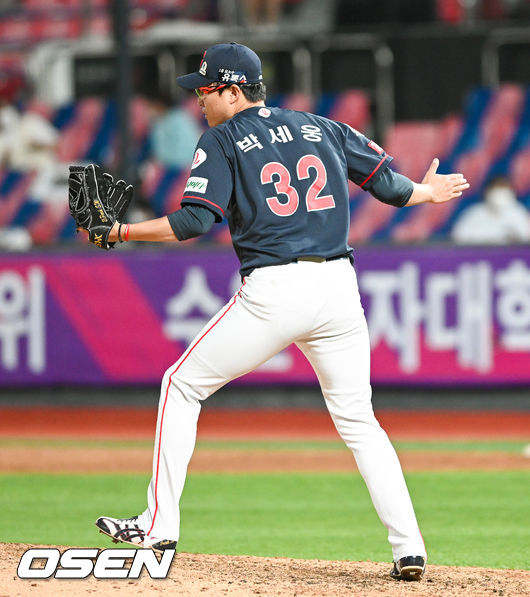 8회말 이닝종료 후 롯데 선발투수 박세웅이 박수를 치며 기뻐하고 있다. 21.06.04 / soul1014@osen.co.kr