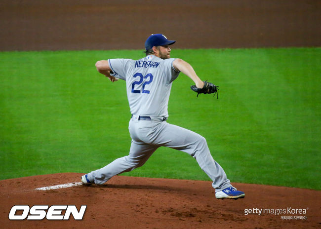 [사진] 다저스 투수 커쇼가 6일(한국시간) 애틀랜타전에서 5실점으로 부진했다. ⓒGettyimages(무단전재 및 재배포 금지)