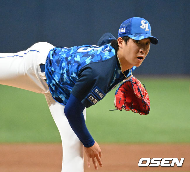 6일 오후 서울 고척스카이돔에서 ’2021 신한은행 SOL KBO 리그' 키움 히어로즈와 삼성 라이온즈의 경기가 열렸다.1회말 무사에서 삼성 선발투수 원태인이 역투하고 있다. 2021.06.06 /sunday@osen.co.kr