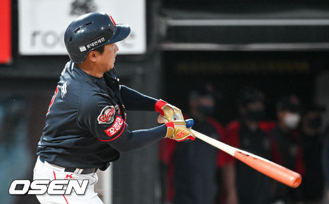 4회초 2사 만루 롯데 정훈이 2타점 적시타를 날리고 있다. 21.06.04 / soul1014@osen.co.kr