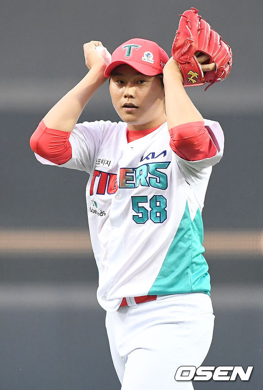 6회초를 마친 KIA 차명진이 덕아웃으로 향하고 있다. 2021.06.05 / rumi@osen.co.kr