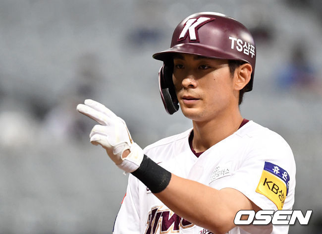 1회말 무사 1,2루에서 키움 이정후가 중전 적시타를 치고 세리머니를 펼치고 있다. 2021.06.02 /sunday@osen.co.kr