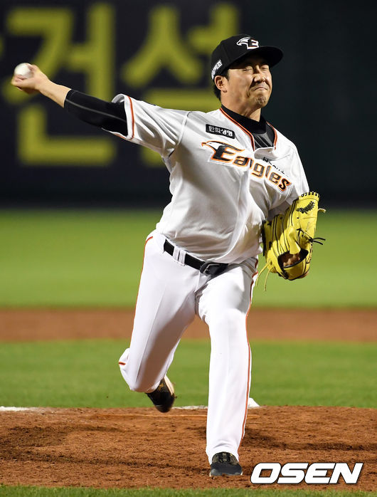 8일 대전 한화생명이글스파크에서 ‘2021 신한은행 SOL KBO리그’ 한화 이글스와 키움 히어로즈의 경기가 열렸다.7회초 마운드에 오른 한화 신정락이 힘차게 공을 던지고 있다. 2021.06.08 /cej@osen.co.kr