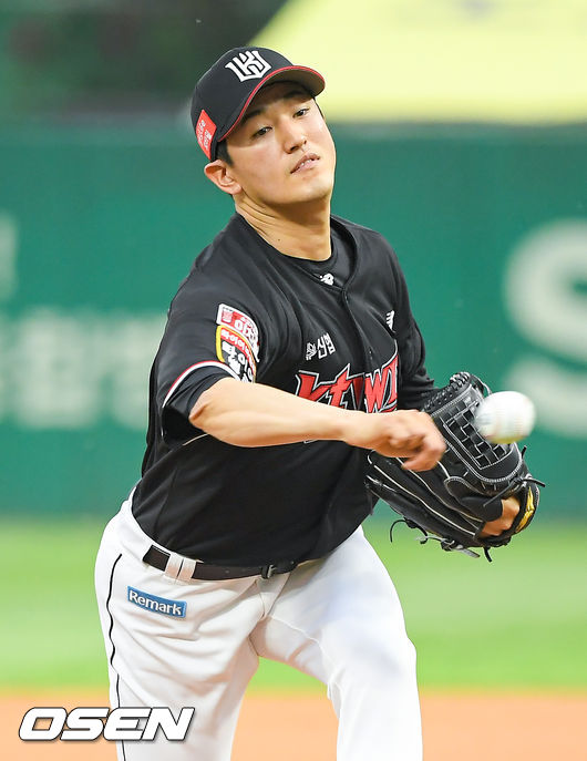 1회초 KT 선발투수 고영표가 역투하고 있다.  21.06.08 / soul1014@osen.co.kr