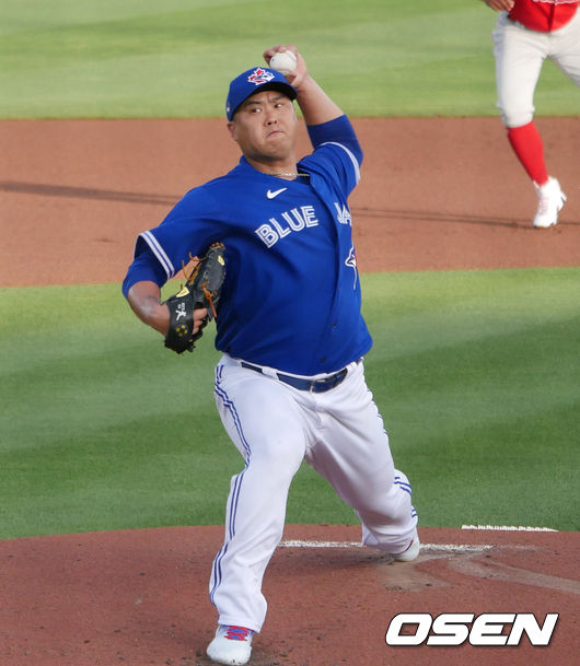 [OSEN=더니든(미 플로리다주), 이사부 통신원]1회초 토론토 류현진이 역투하고 있다. / lsboo@osen.co.kr