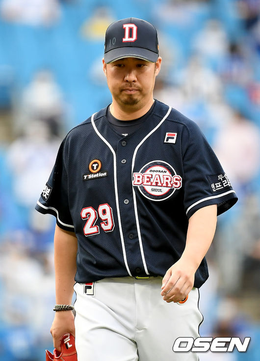 29일 오후 대구 삼성라이온즈파크에서 ‘2021 신한은행 SOL KBO리그’ 삼성 라이온즈와 두산 베어스의 경기가 열렸다.2회말 무사 두산 선발 유희관이 강판되고 있다. 21.05.29 /ksl0919@osen.co.kr