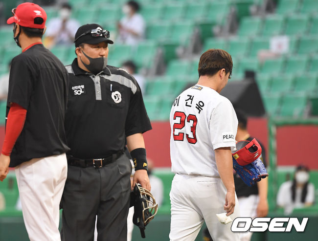 2회초 1사 1루 SSG 이건욱이 강판되고 있다. 2021.06.09/youngrae@osen.co.kr 