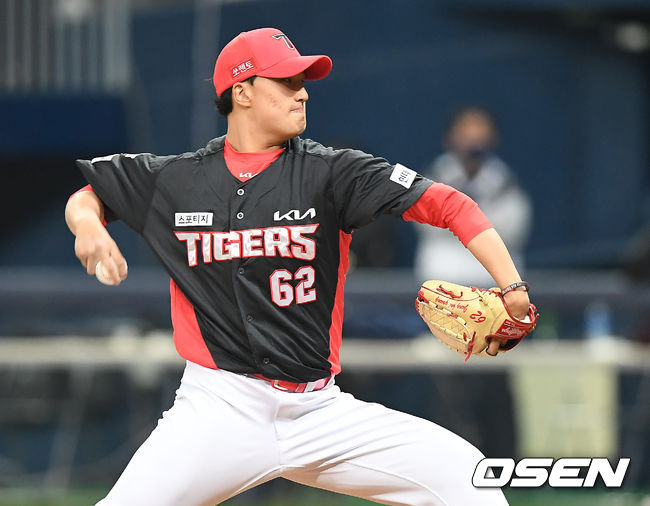 7일 오후 서울 고척스카이돔에서 ‘2021 신한은행 SOL KBO 리그’ 키움 히어로즈와 KIA 타이거즈의 경기가 열렸다.연장 12회말 KIA 정해영이 역투하고 있다. /youngrae@osen.co.kr
