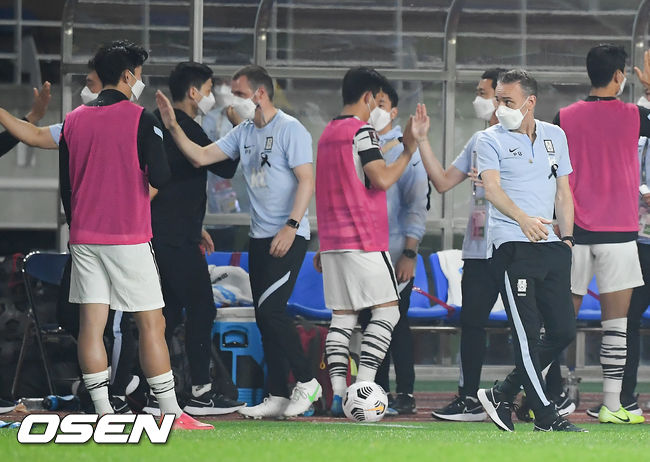 경기종료 후 벤투 감독이 손흥민이 이야기를 나누고 있다 21.06.09 / soul1014@osen.co.kr